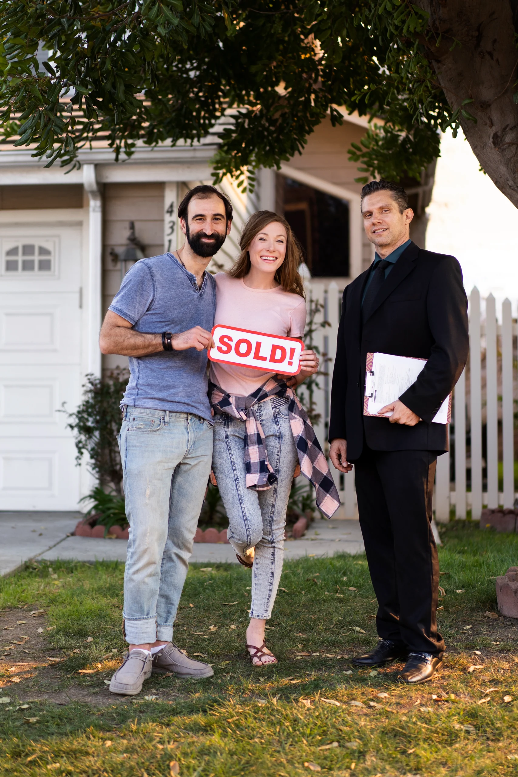 couple signing house in Nutley NJ